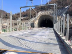 <strong>提前预判风险；隧道挖出</strong>