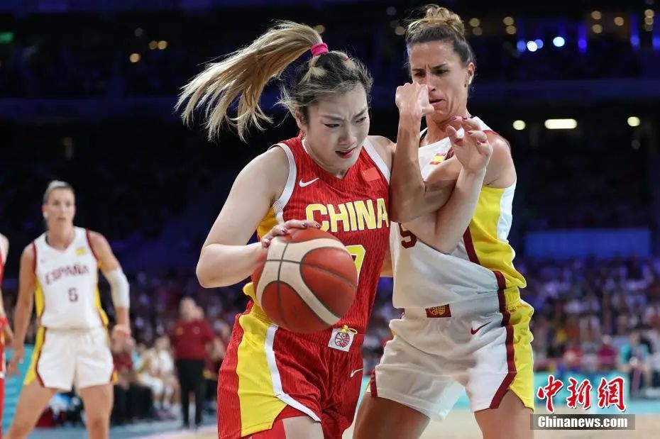 巴黎奥运女篮小组赛中国队两连败,李梦坦言状