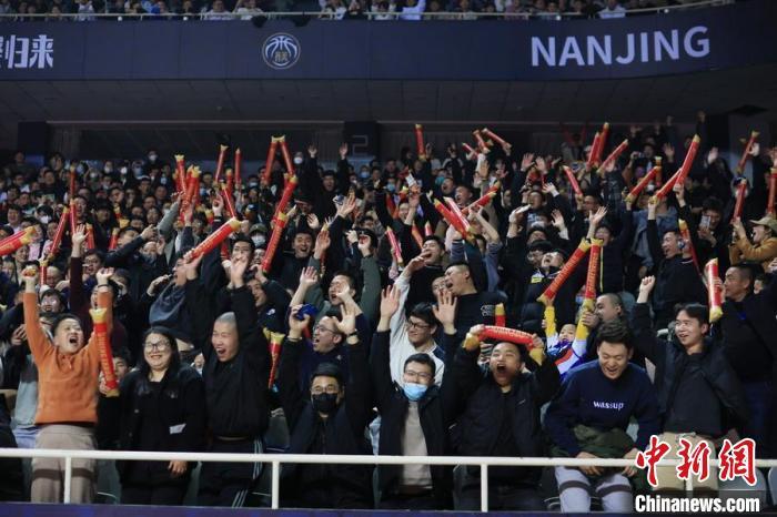 CBA复赛重启球迷热情高涨主场回归场馆升级