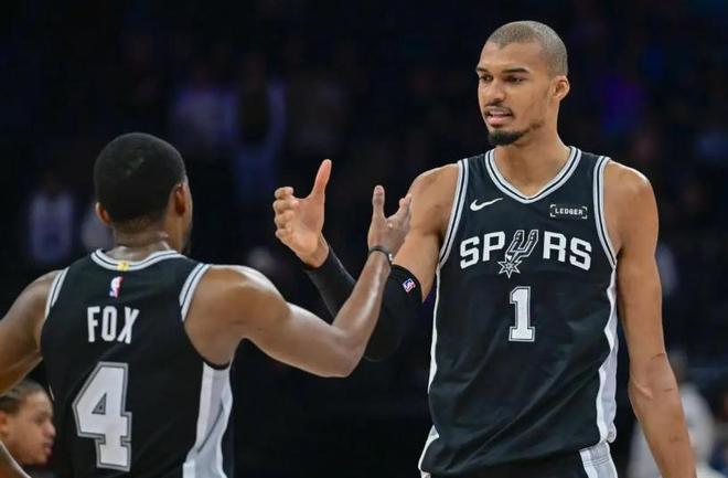 东契奇爆发助湖人崛起 文班亚马创历史纪录引领