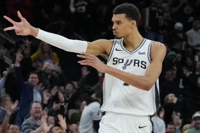 东契奇爆发助湖人崛起 文班亚马创历史纪录引领