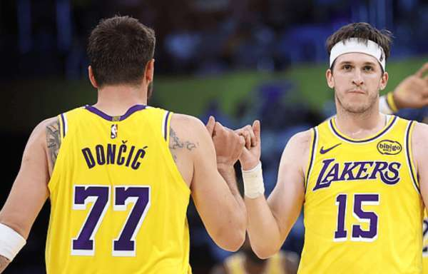 湖人三巨头合砍99分 东契奇51+30引领新时代