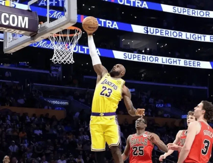 湖人三巨头合砍99分 东契奇51+30引领新时代