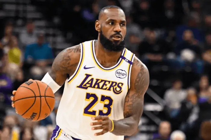 湖人三巨头合砍99分 东契奇51+30引领新时代