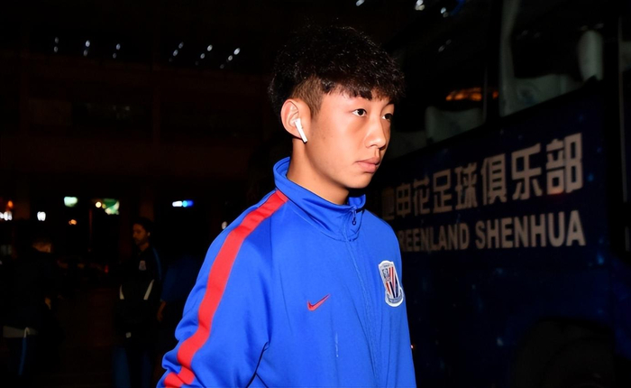 申花球员转会引热议 球队调整迎新挑战