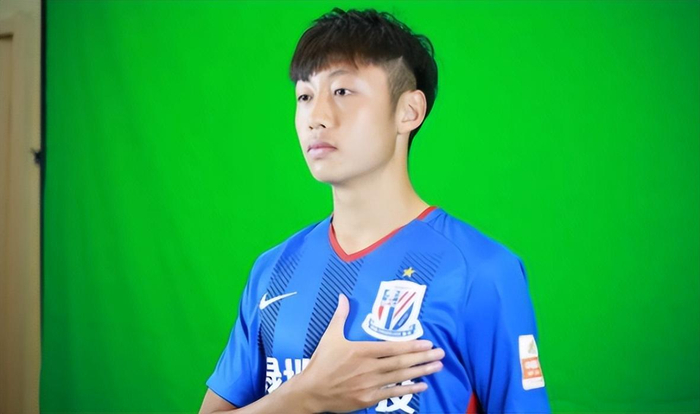 申花球员转会引热议 球队调整迎新挑战