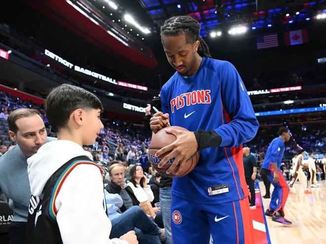 坎宁安伤退后活塞逆袭 詹金斯崛起成关键