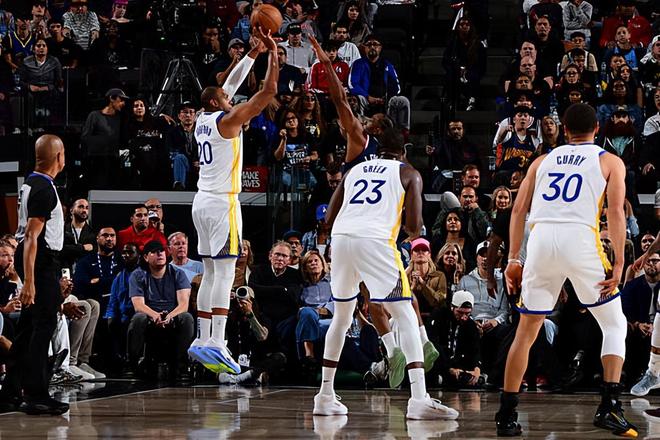 勇士逆转快船晋级附加赛第二轮 霍福德末节爆发