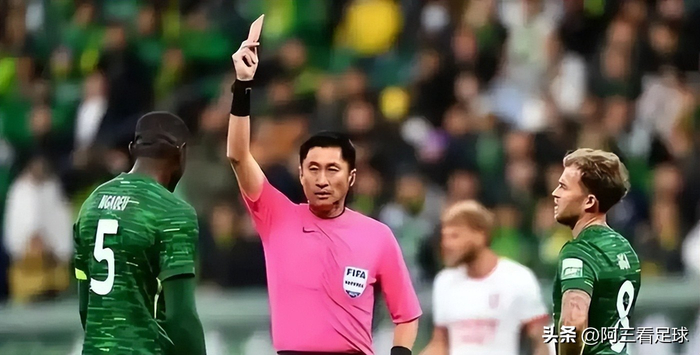沙特球员赛后冲撞中国裁判引争议