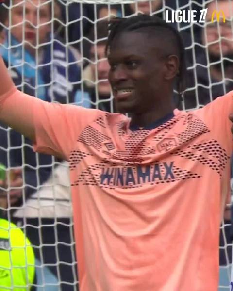 门将神勇扑救+团队配合助球队险胜